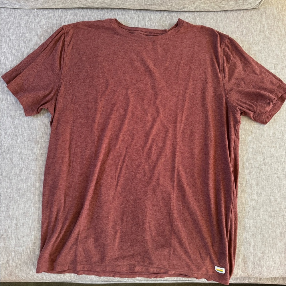 Vuori Men's Size LARGE Short Sleeve Burgundy Tee